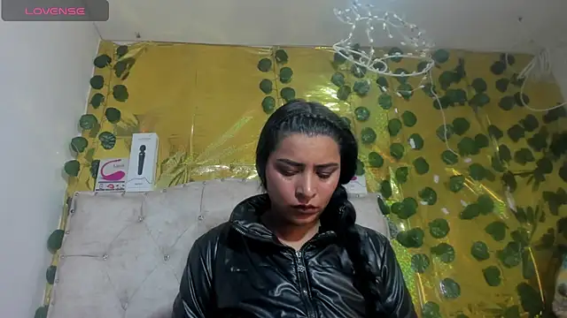 Snapshot of cristalconnorr chatting on 04-14-26, 01:50 cristalconnorr online show from 04-14-26, 01:50