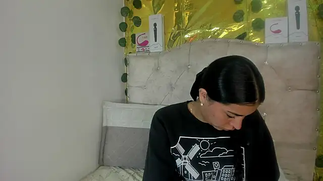 Snapshot of cristalconnorr chatting on 05-14-26, 02:46 cristalconnorr online show from 05-14-26, 02:46