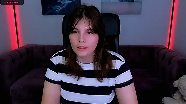 Snapshot of Ruyjin_Choi chatting on 10-18-25, 10:49 Ruyjin Choi online show from 10-18-25, 10:49