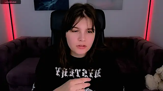 Snapshot of Ruyjin_Choi chatting on 10-19-25, 10:38 Ruyjin Choi online show from 10-19-25, 10:38