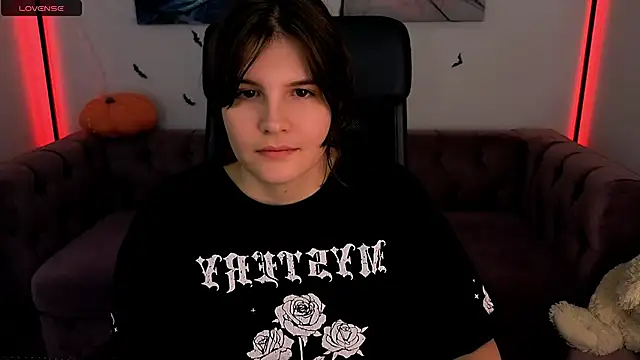 Snapshot of Ruyjin_Choi chatting on 10-23-25, 10:14 Ruyjin Choi online show from 10-23-25, 10:14