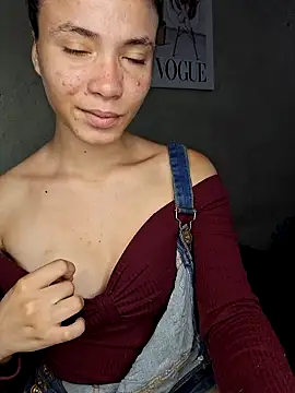 Snapshot of HelenHoltz chatting on 09-30-25, 02:00 HelenHoltz online show from 09-30-25, 02:00