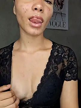 Snapshot of HelenHoltz chatting on 10-04-25, 03:21 HelenHoltz online show from 10-04-25, 03:21