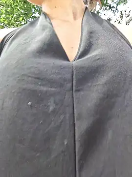 Snapshot of HelenHoltz chatting on 10-24-25, 04:47 HelenHoltz online show from 10-24-25, 04:47