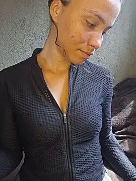 Snapshot of HelenHoltz chatting on 10-28-25, 04:31 HelenHoltz online show from 10-28-25, 04:31