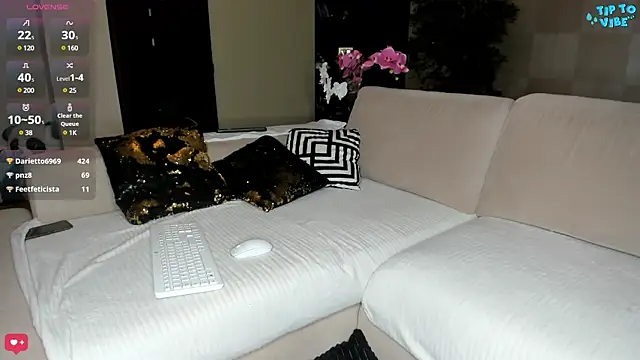 Snapshot of MichelleCara chatting on 01-27-25, 02:02 MichelleCara online show from 01-27-25, 02:02