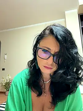 Snapshot of MichelleCara chatting on 10-17-25, 06:27 MichelleCara online show from 10-17-25, 06:27