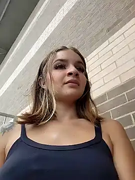 Snapshot of Alicia_barbie chatting on 01-28-25, 03:35 Alicia barbie online show from 01-28-25, 03:35