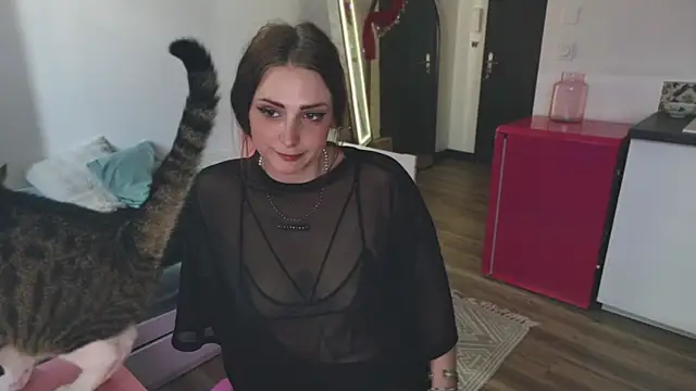 Snapshot of ce_leste__ chatting on 10-18-25, 01:12 ce leste online show from 10-18-25, 01:12