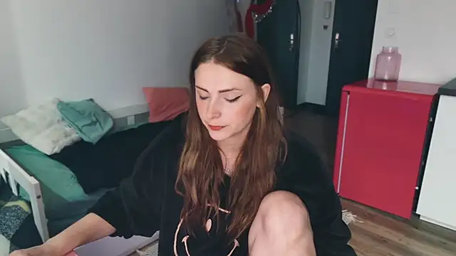 Snapshot of ce_leste__ chatting on 10-23-25, 01:21 ce leste online show from 10-23-25, 01:21