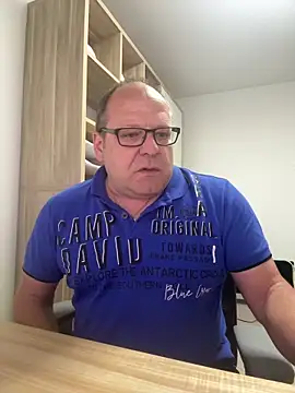 coupleLatinaLovers online show from 04-16-26, 05:08