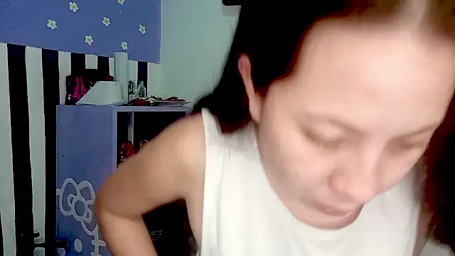 PetiteIvoryQueen19 online show from 05-05-26, 04:09