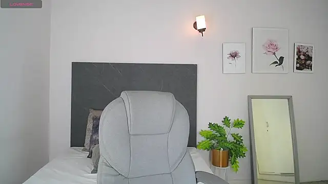 adhara cortez online show from 10-22-25, 08:30