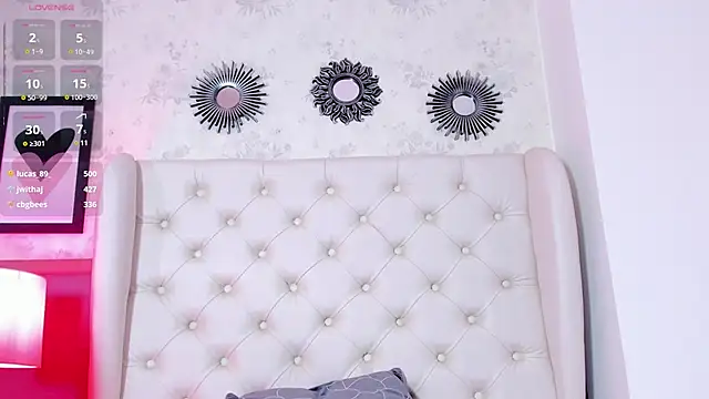 Snapshot of melanie_hills chatting on 01-10-25, 05:34 melanie hills online show from 01-10-25, 05:34