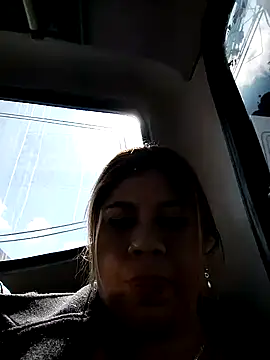 Snapshot of Laura-Hernandez chatting on 12-12-24, 02:44 Laura-Hernandez online show from 12-12-24, 02:44