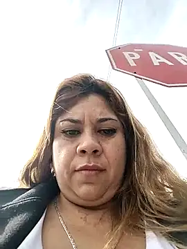 Snapshot of Laura-Hernandez chatting on 12-13-24, 07:43 Laura-Hernandez online show from 12-13-24, 07:43