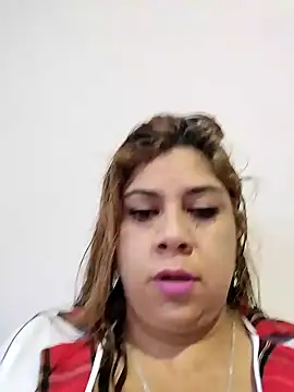 Snapshot of Laura-Hernandez chatting on 12-14-24, 10:50 Laura-Hernandez online show from 12-14-24, 10:50