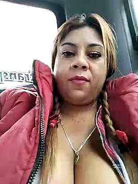 Snapshot of Laura-Hernandez chatting on 12-18-24, 02:38 Laura-Hernandez online show from 12-18-24, 02:38