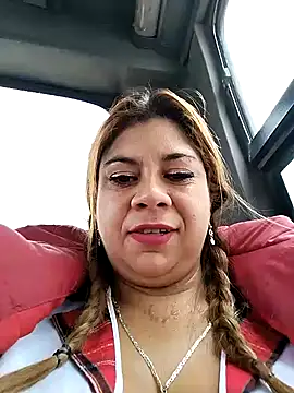 Snapshot of Laura-Hernandez chatting on 12-18-24, 08:36 Laura-Hernandez online show from 12-18-24, 08:36