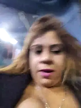 Snapshot of Laura-Hernandez chatting on 12-29-24, 01:13 Laura-Hernandez online show from 12-29-24, 01:13