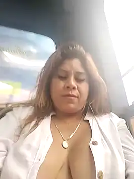 Snapshot of Laura-Hernandez chatting on 01-07-25, 07:06 Laura-Hernandez online show from 01-07-25, 07:06