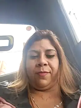 Snapshot of Laura-Hernandez chatting on 01-10-25, 10:46 Laura-Hernandez online show from 01-10-25, 10:46