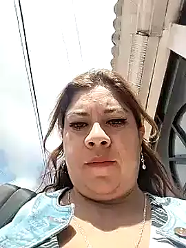Snapshot of Laura-Hernandez chatting on 01-15-25, 07:34 Laura-Hernandez online show from 01-15-25, 07:34