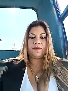 Snapshot of Laura-Hernandez chatting on 01-22-25, 04:12 Laura-Hernandez online show from 01-22-25, 04:12