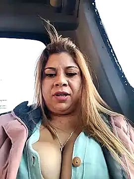 Snapshot of Laura-Hernandez chatting on 01-22-25, 10:15 Laura-Hernandez online show from 01-22-25, 10:15