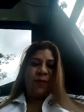 Snapshot of Laura-Hernandez chatting on 01-26-25, 04:41 Laura-Hernandez online show from 01-26-25, 04:41