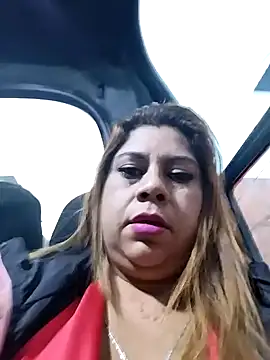 Snapshot of Laura-Hernandez chatting on 01-31-25, 11:13 Laura-Hernandez online show from 01-31-25, 11:13