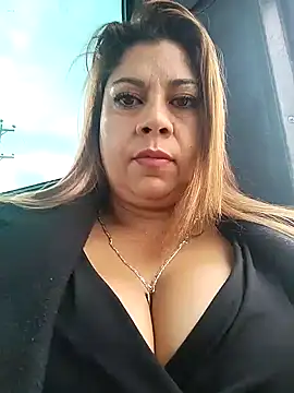 Snapshot of Laura-Hernandez chatting on 02-07-25, 01:22 Laura-Hernandez online show from 02-07-25, 01:22