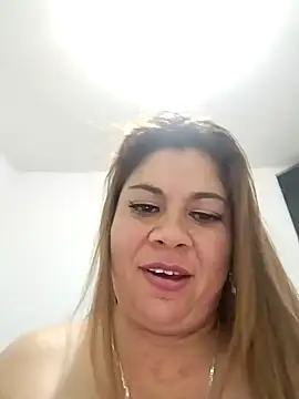 Snapshot of Laura-Hernandez chatting on 02-11-25, 05:40 Laura-Hernandez online show from 02-11-25, 05:40