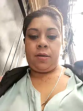Snapshot of Laura-Hernandez chatting on 02-13-25, 05:11 Laura-Hernandez online show from 02-13-25, 05:11