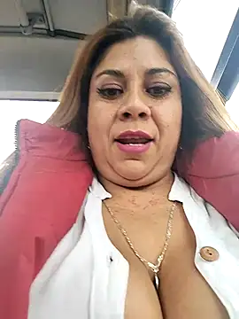 Snapshot of Laura-Hernandez chatting on 02-14-25, 09:21 Laura-Hernandez online show from 02-14-25, 09:21