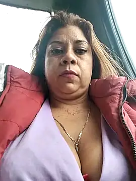 Snapshot of Laura-Hernandez chatting on 02-17-25, 10:14 Laura-Hernandez online show from 02-17-25, 10:14