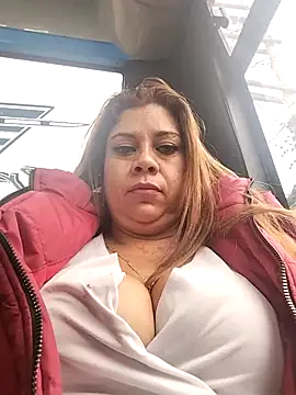 Snapshot of Laura-Hernandez chatting on 02-18-25, 10:47 Laura-Hernandez online show from 02-18-25, 10:47