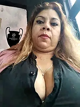 Snapshot of Laura-Hernandez chatting on 02-24-25, 03:42 Laura-Hernandez online show from 02-24-25, 03:42