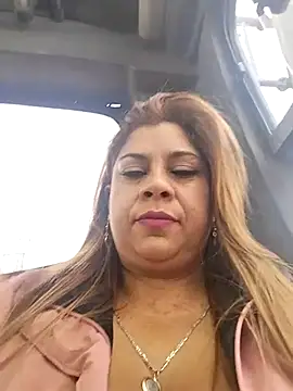 Snapshot of Laura-Hernandez chatting on 03-05-25, 10:43 Laura-Hernandez online show from 03-05-25, 10:43
