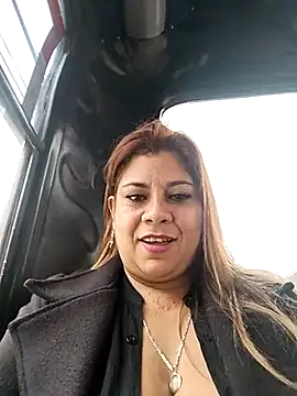 Snapshot of Laura-Hernandez chatting on 03-06-25, 05:22 Laura-Hernandez online show from 03-06-25, 05:22