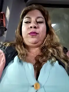 Snapshot of Laura-Hernandez chatting on 03-15-25, 03:59 Laura-Hernandez online show from 03-15-25, 03:59