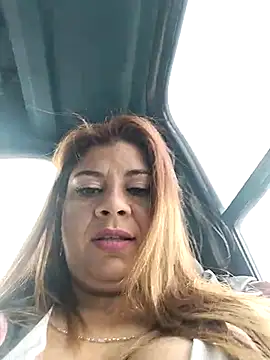 Snapshot of Laura-Hernandez chatting on 03-17-25, 03:40 Laura-Hernandez online show from 03-17-25, 03:40