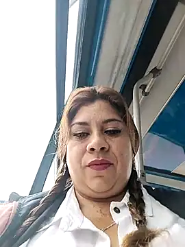 Snapshot of Laura-Hernandez chatting on 03-20-25, 03:36 Laura-Hernandez online show from 03-20-25, 03:36