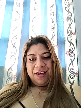 Snapshot of Laura-Hernandez chatting on 09-11-25, 03:01 Laura-Hernandez online show from 09-11-25, 03:01