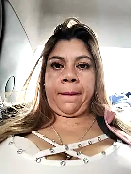 Snapshot of Laura-Hernandez chatting on 09-12-25, 02:50 Laura-Hernandez online show from 09-12-25, 02:50
