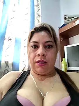 Snapshot of Laura-Hernandez chatting on 09-17-25, 02:41 Laura-Hernandez online show from 09-17-25, 02:41