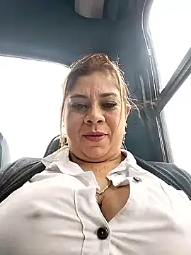 Laura-Hernandez online show from 10-04-25, 02:59