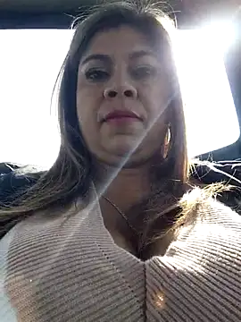 Laura-Hernandez online show from 12-16-25, 02:22