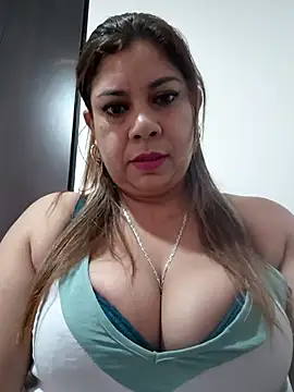 Laura-Hernandez online show from 05-05-26, 02:36
