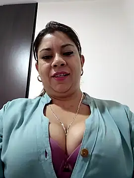 Laura-Hernandez online show from 05-06-26, 02:00
